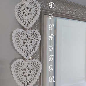 PDF Pattern mit weißen gehäkelten Herzen