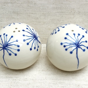 Salt and Pepper Shakers, handmade ceramic shakers, white with blue hand drawn design, lovely round shakers, comfortable to hold (s&p-403-1)