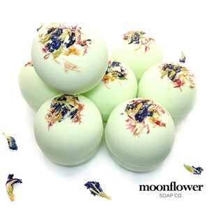 Green Tea Bath Bomb, Large Handmade Jumbo Bath Fizzy, Fresh Spring Bath Bomb Green Tea Scented with Natural Botanical Flowers 7.5 oz
