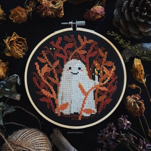 modern cross stitch pattern - cute ghost - Ideal for Halloween enthusiasts who love to craft their own decorations