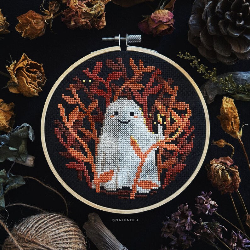 modern cross stitch pattern - cute ghost - Ideal for Halloween enthusiasts who love to craft their own decorations