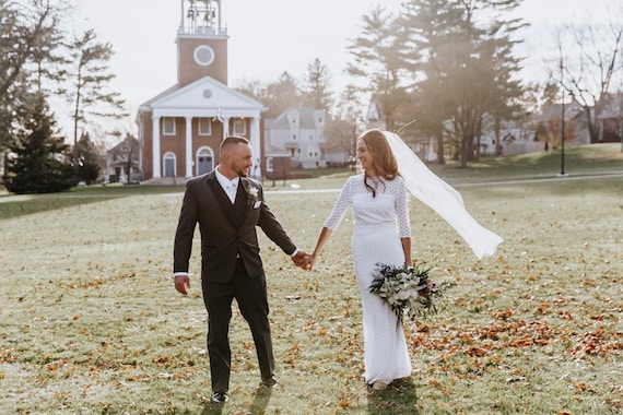 Elegant white wedding dress, open-back, retro, long sleeve, bodycon, bohemian wedding