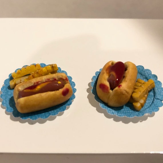 hot dog paper plates