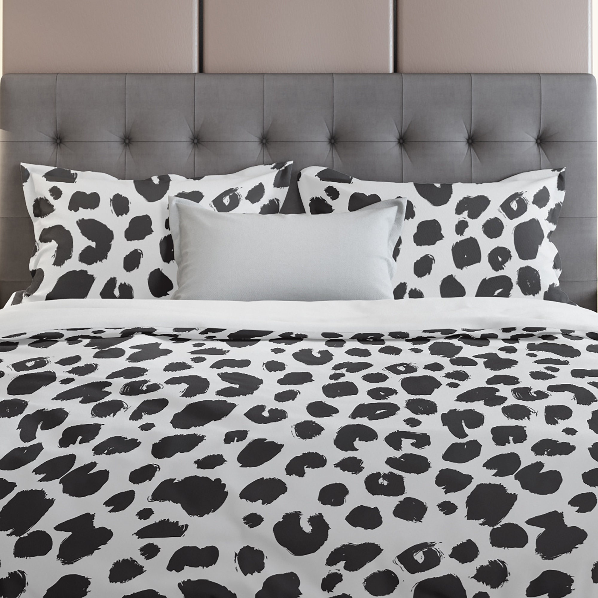 daysenddesigns Black and White Cheetah Animal Print Bedding
