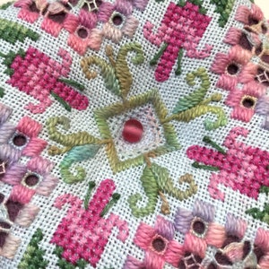 Bee Biscornu Cross Stitch And Hardanger Ornament Durene J Cross Stitch DJE1019 image 5