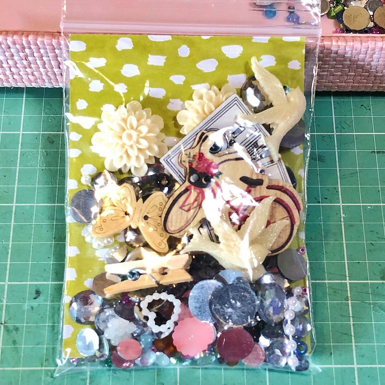 Buttons /& Flatback Pearls |An Easy Way to Fill Shaker Pockets Assorted Sequins Beads Fancy Filler for Shaker Pockets