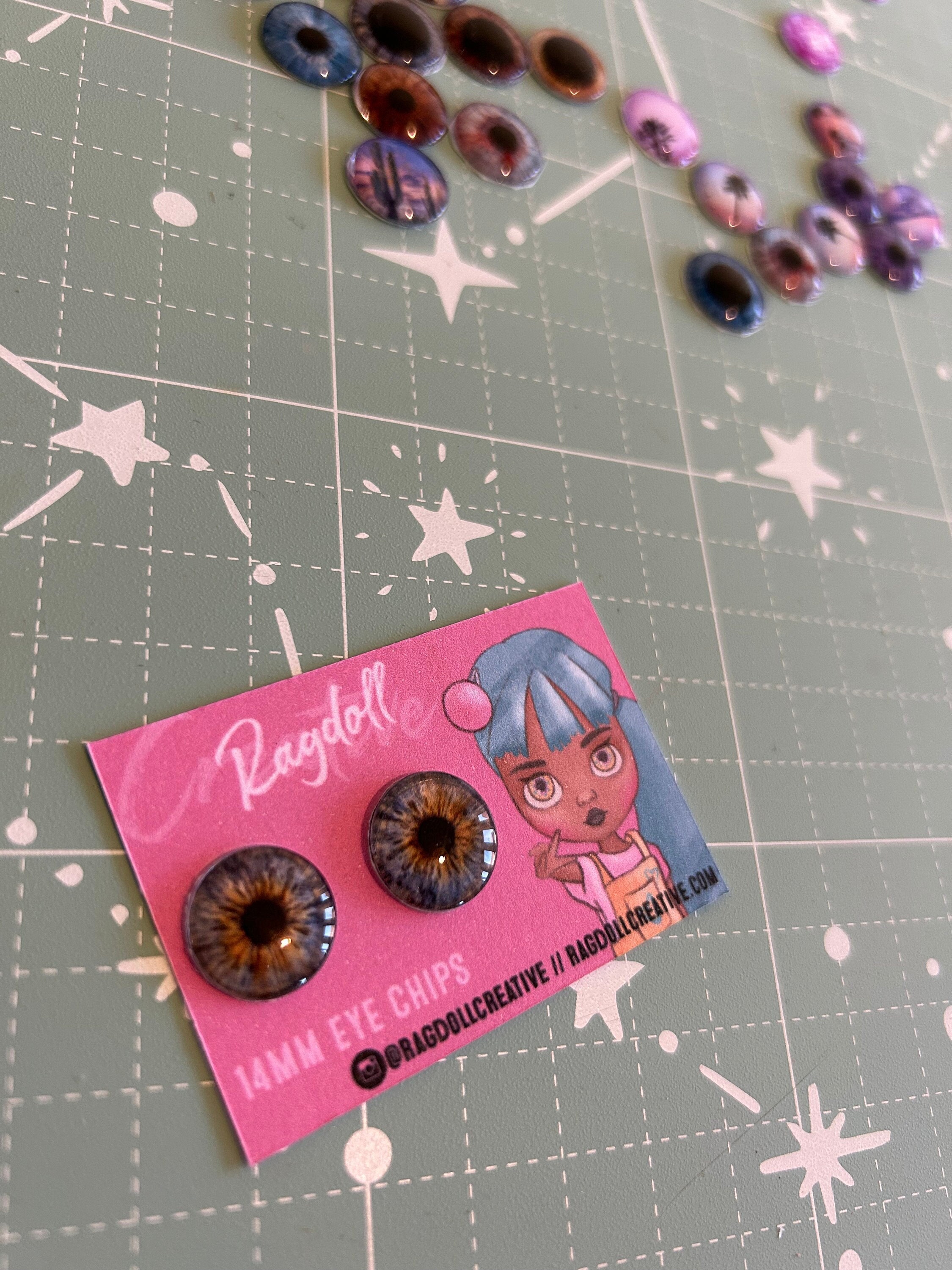 14mm glass Blythe doll Eyechips - Hazel with small pupil