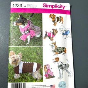Dog Coats sizes S M L. Collar Puppy scarf. DIY animal clothing Velcro Patty Martin Designs. Paper Sewing Pattern Simplicity. New Uncut. 1239