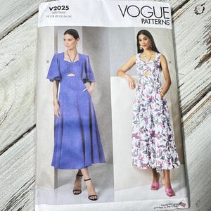 Robe femme taille 18-26. Coupe ajustée et évasée, découpe au buste, poches, manches courtes. Papier design Patron de couture Vogue Misses. Nouveau 2025 non coupé
