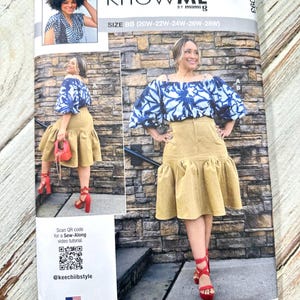 Può includere: Un modello di cucito con il testo "KEECHII B STYLE knowME by mimi" e "SIZE BB". La confezione presenta immagini di una donna che indossa un top blu e bianco con spalle scoperte e una gonna beige. La confezione include anche un codice QR e il testo "Designed and printed in USA".