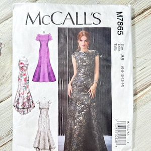 Women’s Dress Sizes 6-14. Fitted boat neck bust darts lined, formal evening gown train. Paper Sewing Pattern McCalls Misses. New Uncut 7865