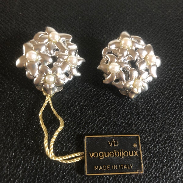 Vogue Bijoux Made in Italy boucles d'oreilles fleurs argentées et fausses perles Vintage Jamais portées