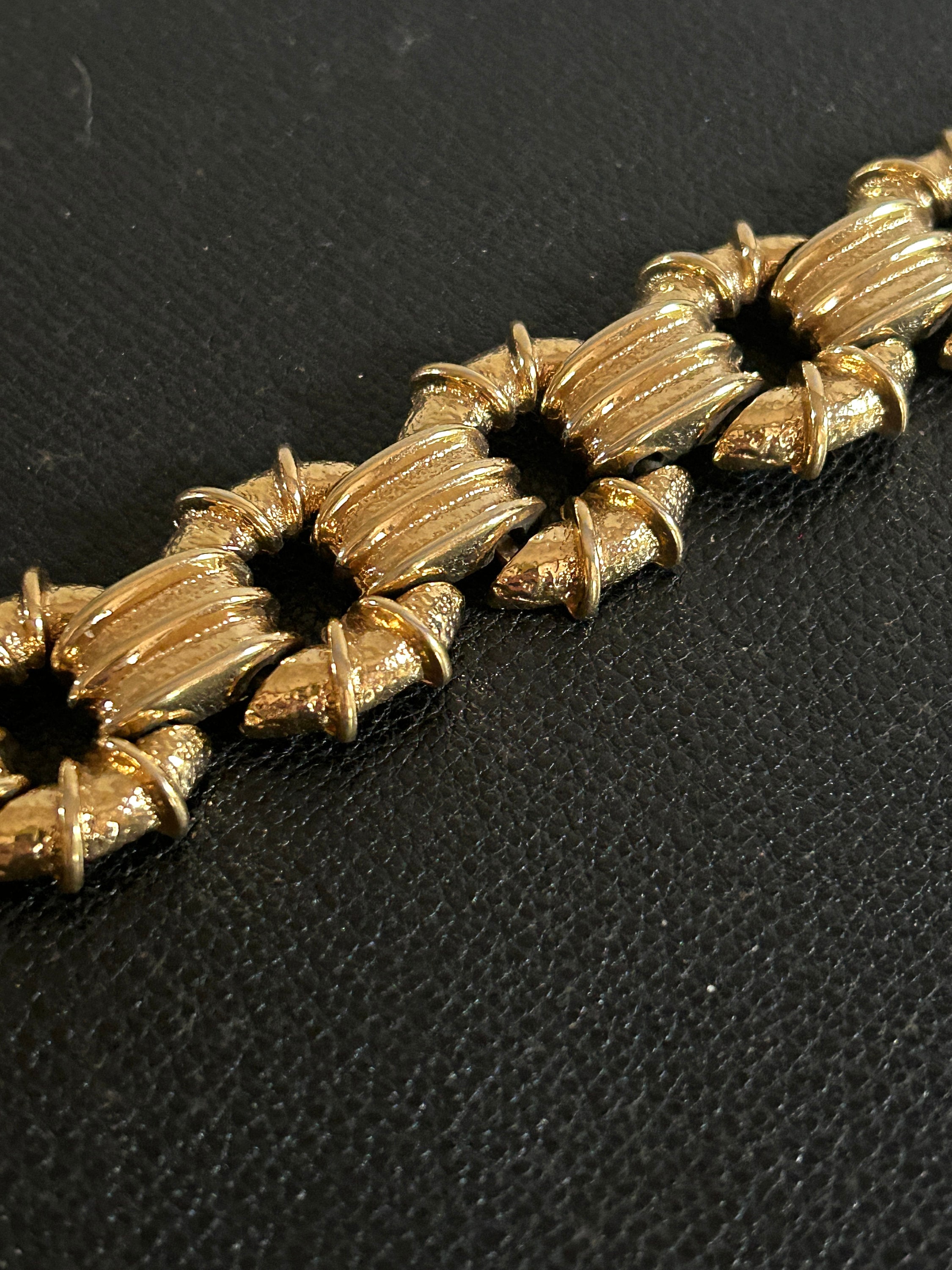 Bracelet Signé Guy Laroche – Occasion, Belle Pièce De Marque Française – Style élégant