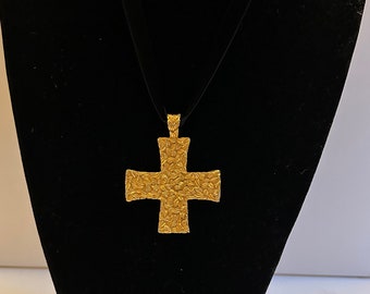 Karl Lagerfeld Collier Pendentif Croix Dorée Logo KL Années 90