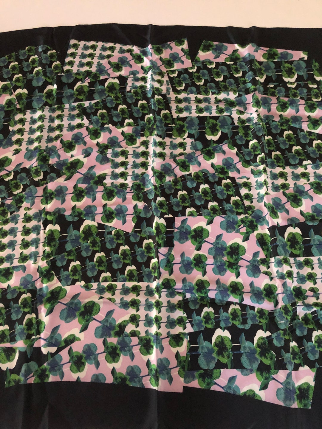 Foulard En Soie GARRARD - Couleur Bleu - Occasion - Accessoire élégant Femme
