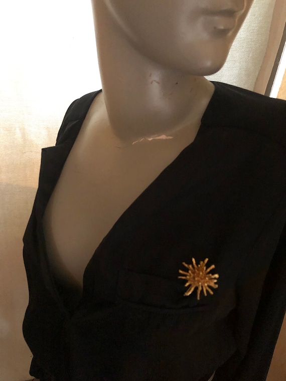 Broche Vintage Linda Hattab Paris Années 80 - Design Brutaliste Soleil éclaté, Dorée