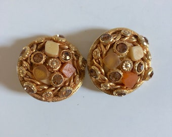 Pendientes Kalinger con pedrería multicolor y oro vintage