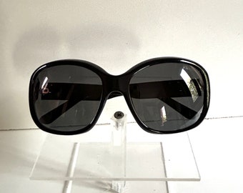 Prada-Sonnenbrille, schwarzer Rahmen, Prada-Logo, Dreieck, kleines Gesicht, 2000er Jahre