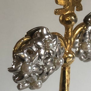 Vogue Bijoux Made in Italy boucles d'oreilles fleurs argentées et fausses perles Vintage Jamais portées image 7