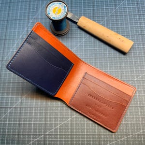Cartera clásica plegable delgada de cuero de grano completo