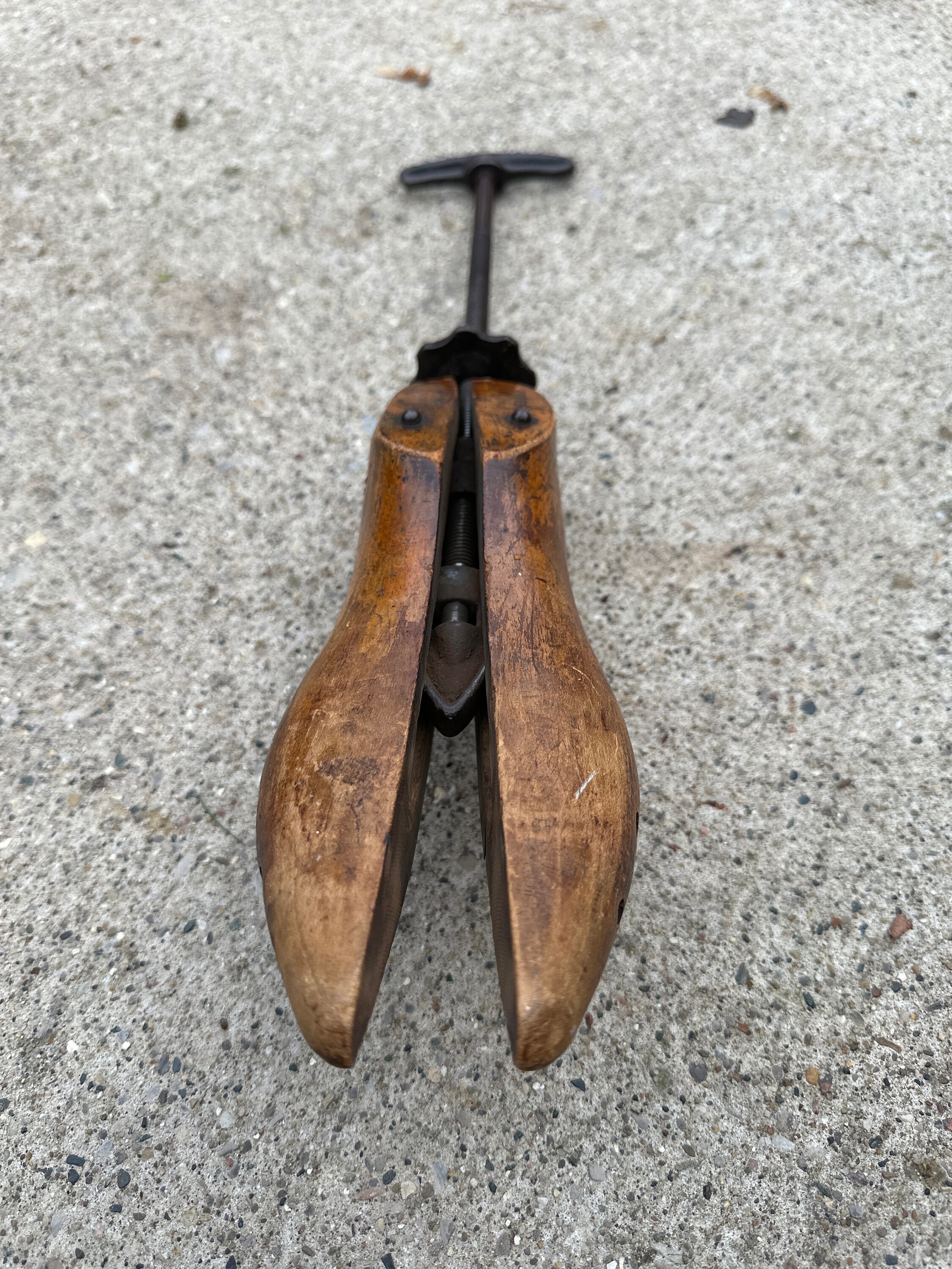 Vintage Wood Shoe Stretcher Form With Metal Crank Handle/antique  display picture 1