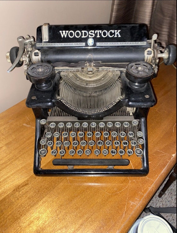 ヴィンテージ  タイプライター Antique Woodstock Manual Typewriter - Etsy 日本