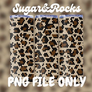 Puede incluir: Tres vasos de acero inoxidable con un diseño de estampado de leopardo marrón y negro. Los vasos son para sublimación y están listos para ser personalizados. El texto "PNG FILE ONLY" está en la parte inferior de la imagen.