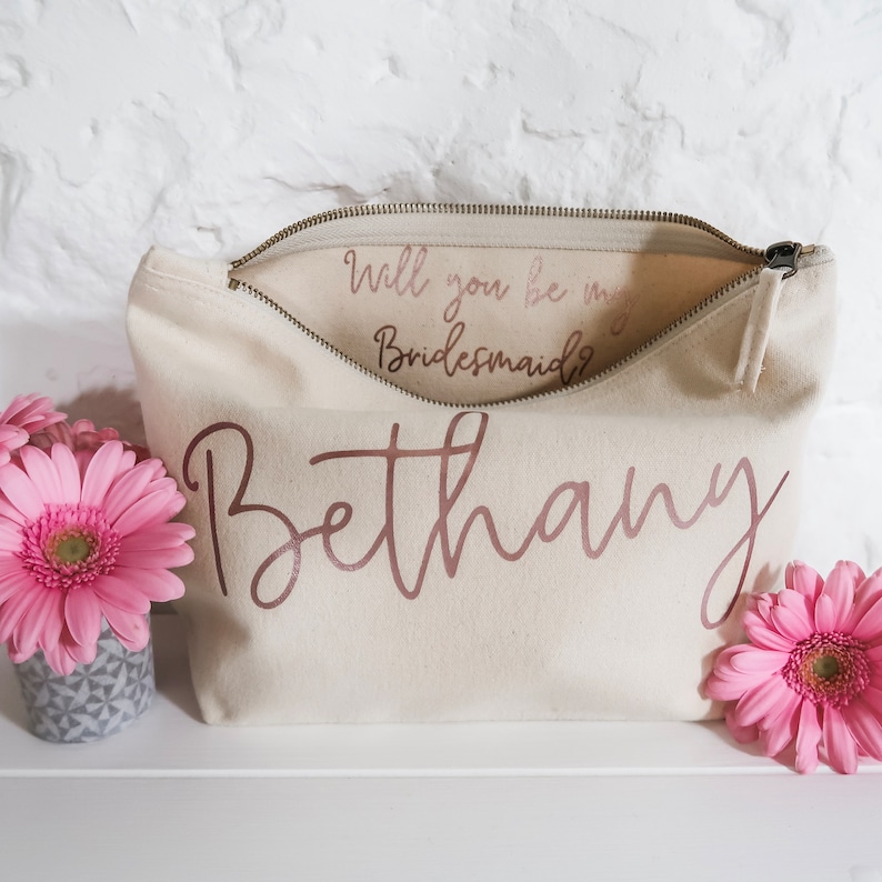 Willst du meine Brautjungfer sein Make Up Tasche Personalisierte Kosmetiktasche, Trauzeugin Geschenk, Einzigartiges Geschenk für Brautparty Taschen, Make-up Taschen Bild 3