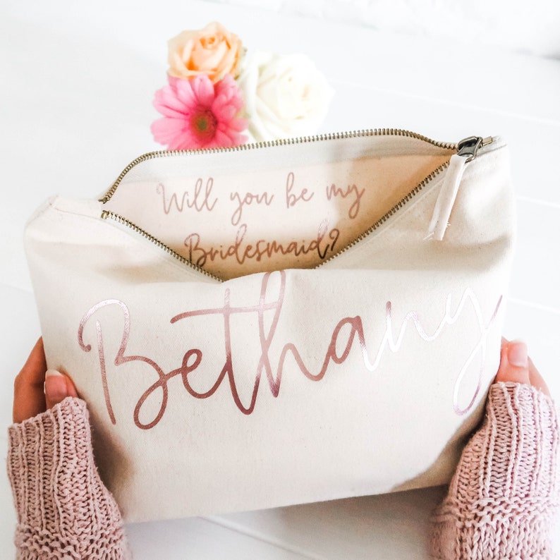 Willst du meine Brautjungfer sein Make Up Tasche Personalisierte Kosmetiktasche, Trauzeugin Geschenk, Einzigartiges Geschenk für Brautparty Taschen, Make-up Taschen Bild 2