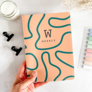 Weekly Planner – Year Organiser & Productivity Gift with To-Do Lists, Goals and Schedule Layout