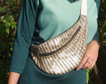 Glittery fanny pack in gold sequins
