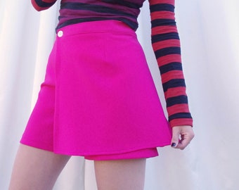 NEW --- Short skirt in fuchsia pink crepe