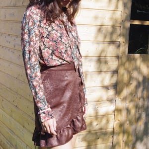 Falda cruzada bohemia: estilo campestre y cottagecore