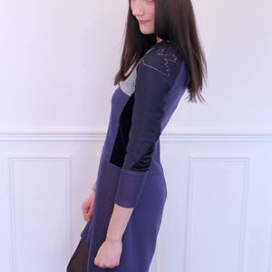 Long sleeves dress in cut-out wool. navy blue and purple image 3