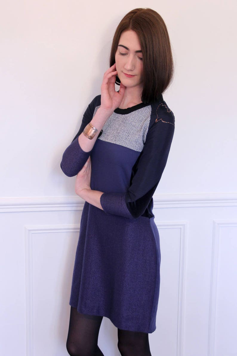 Long sleeves dress in cut-out wool. navy blue and purple image 4