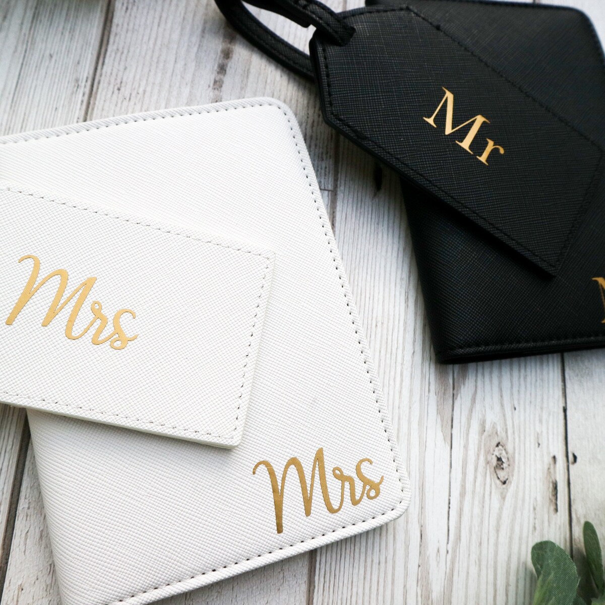 Mr & Mrs Passport Cover & Luggage Tag Set - Etsy