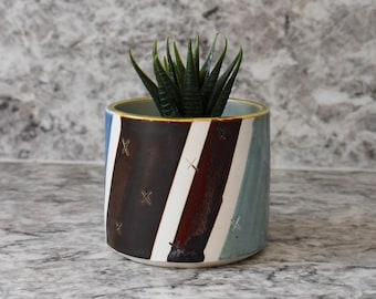 Small Lined Planter - Diagonal Pattern