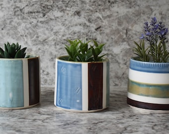 Small Lined Planters