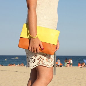 Bolso cuero vegano, Bolso de mano, bolso con asa en medio, bolso amarillo, bolso de fiesta, bolso mujer, Cartera cuero vegano, bolso marrón