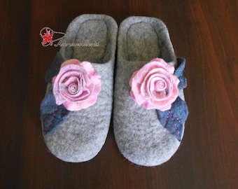 Pantofole in feltro Pantofole da donna Pantofole in lana Scarpe da casa Pantofole ecologiche Fiore in feltro Rosa Regalo per lei Regalo di Natale