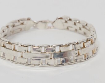 Silver Bracelet With Venetian Style Link. Shinny Finish