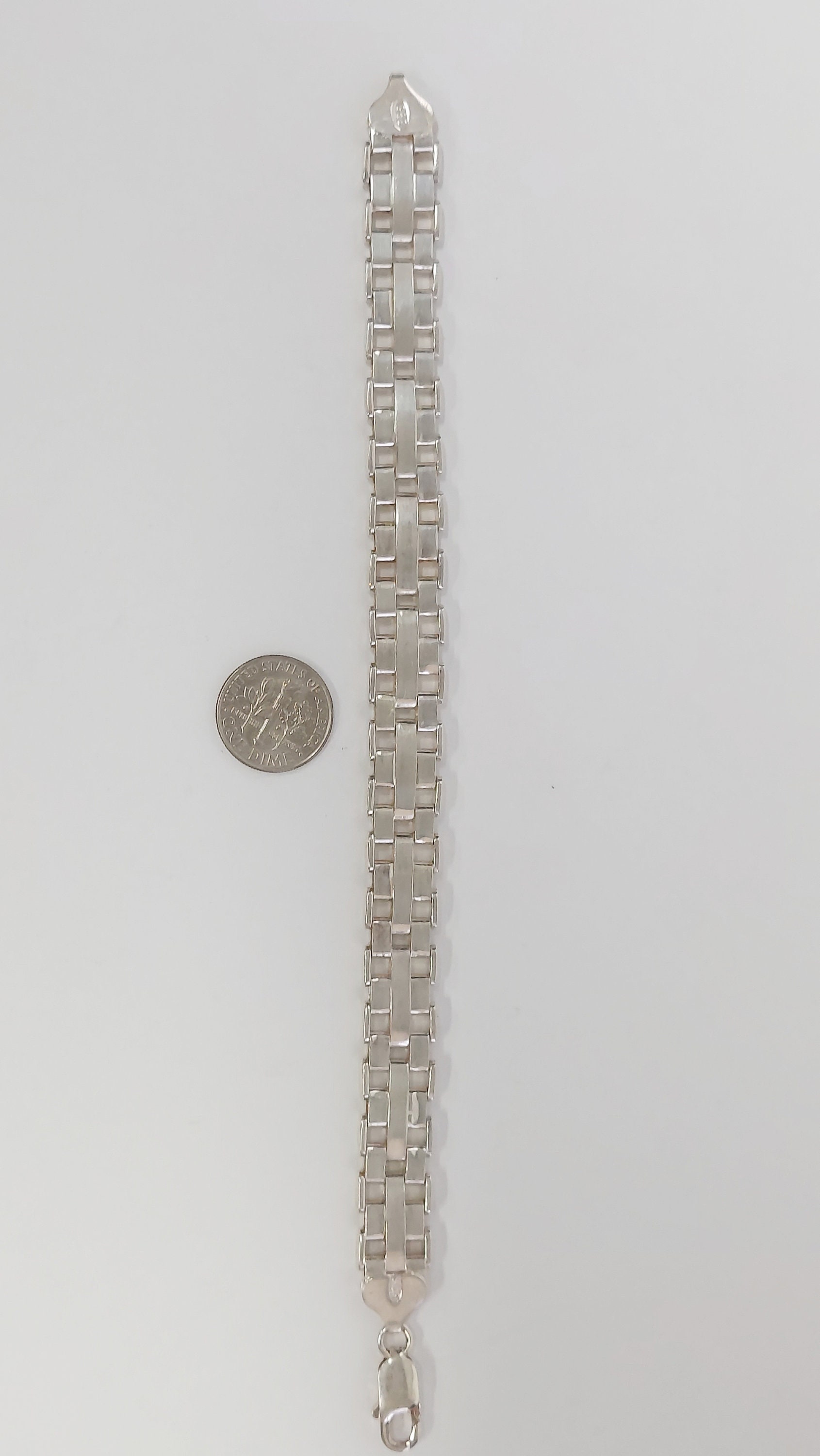 Silver Bracelet With Venetian Style Link. Shinny Finish