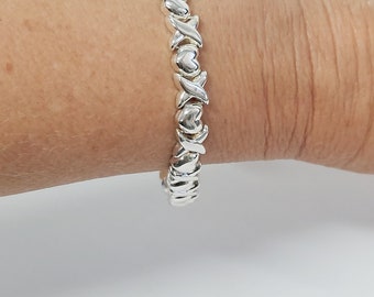 Cute and beautiful silver bracelet. Love and hugs design. Lobster Claw Clasp. Special link design.