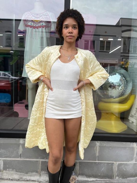 1950s Pale Buttercup Quilted Satin Robe / House Coat - Gem