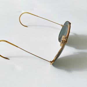1998 Vintage Ray-Ban Gold Rimmed Aviator Sunglasses Made in USA by Bausch & Lomb