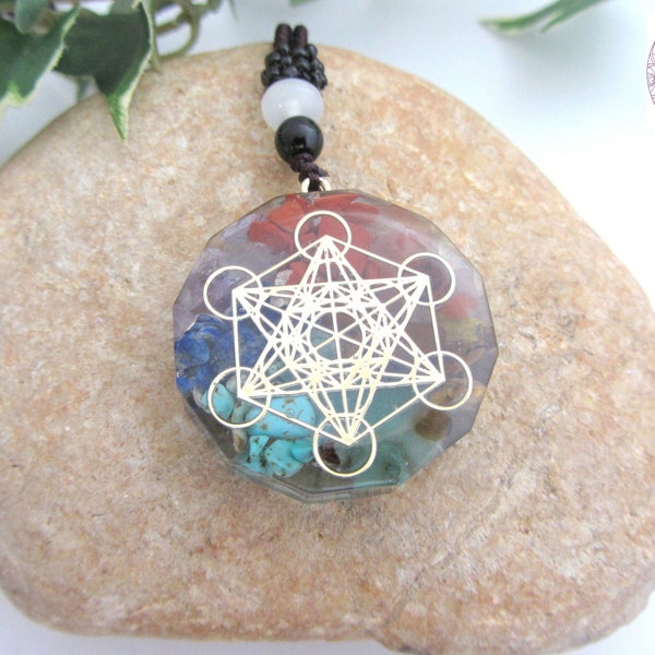 Pendentif orgonite métatron, résine pierres naturelles