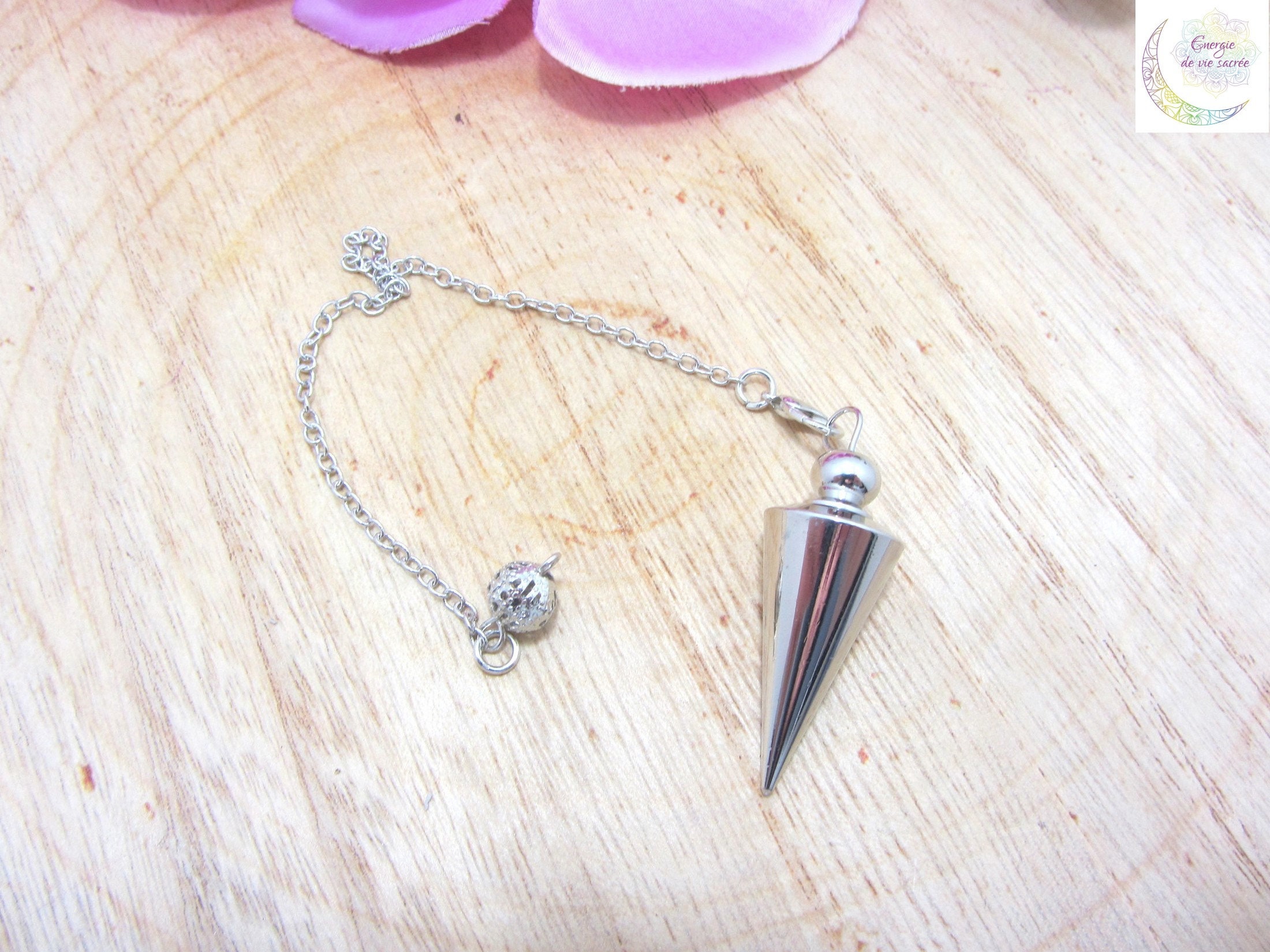 Metal divinatory pendulum