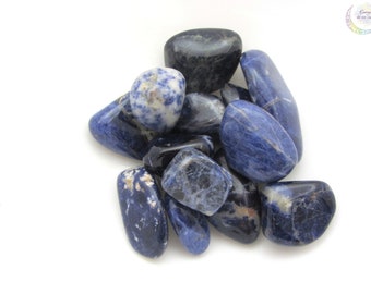 Piedra natural pulida de sodalita: piedra de calma, claridad mental e intuición.