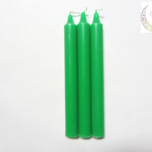 Yellow candle, tinted in the mass, unscented, paraffin, 100% cotton wick