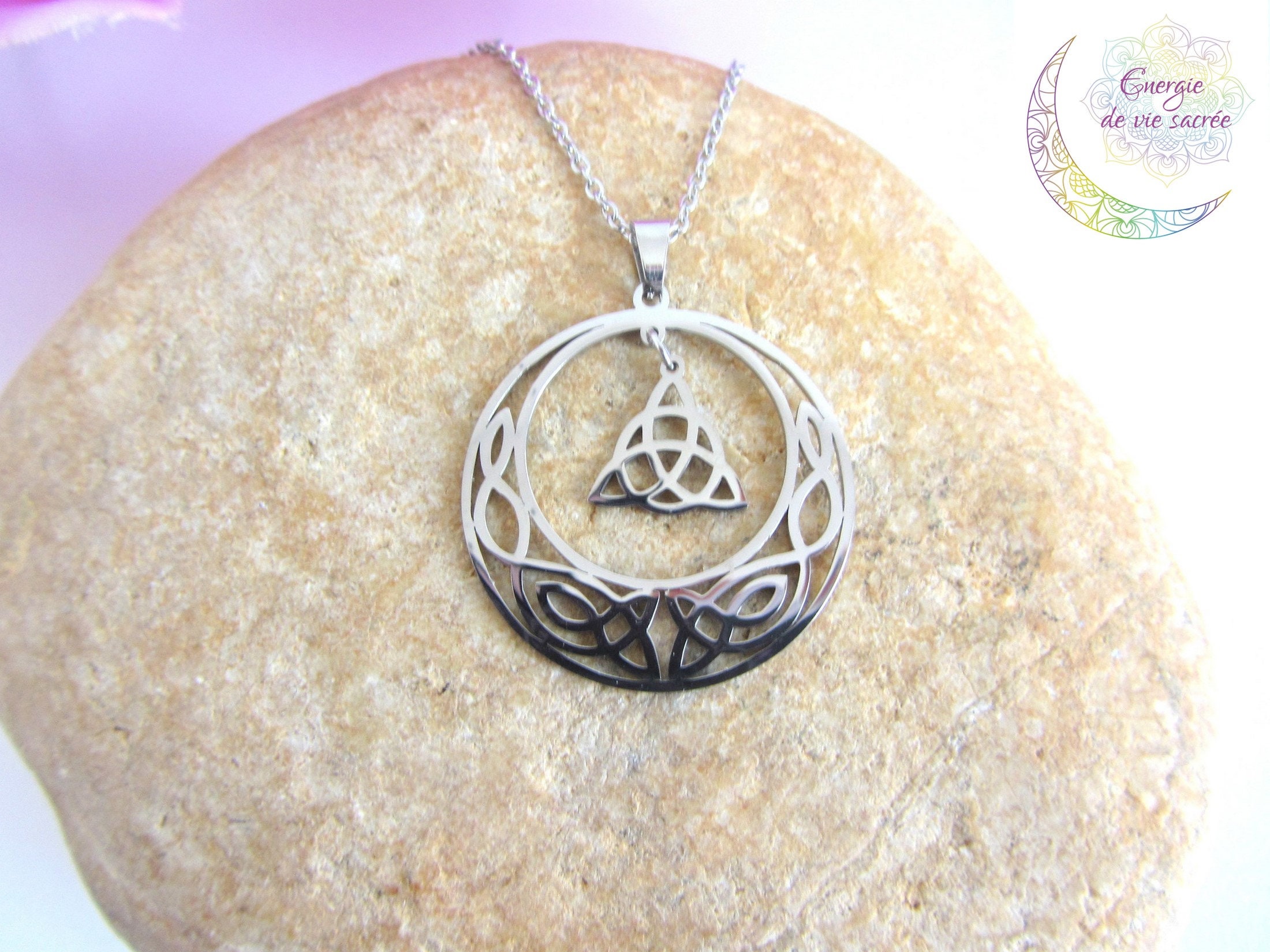 Round Amulet Necklace pic